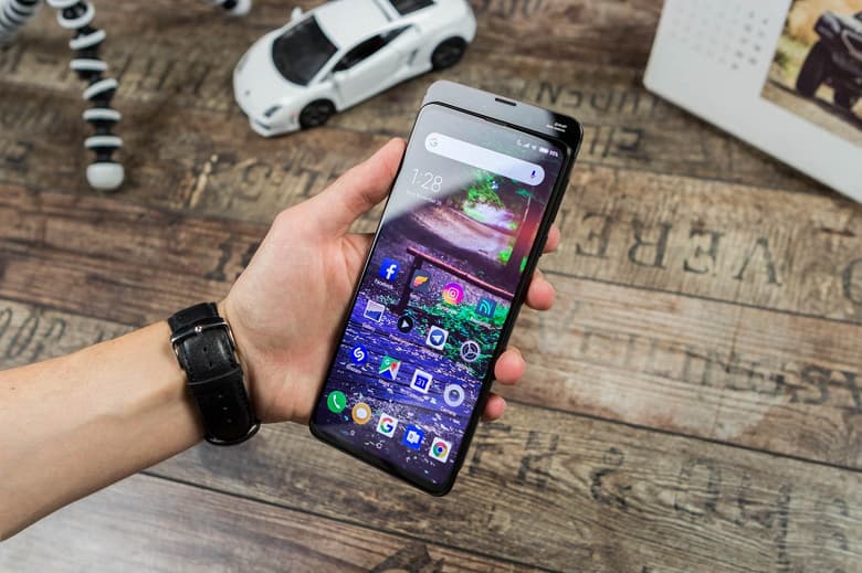 Трёхлетний топовый слайдер Xiaomi Mi Mix 3 получит MIUI 12.5 на следующей неделе