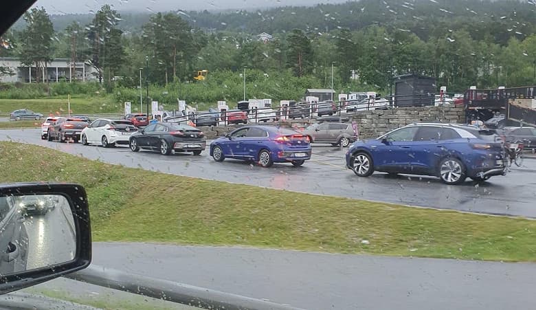 «Самая большая ошибка в истории Tesla», — владельцы Tesla в ярости от последнего решения Илона Маска