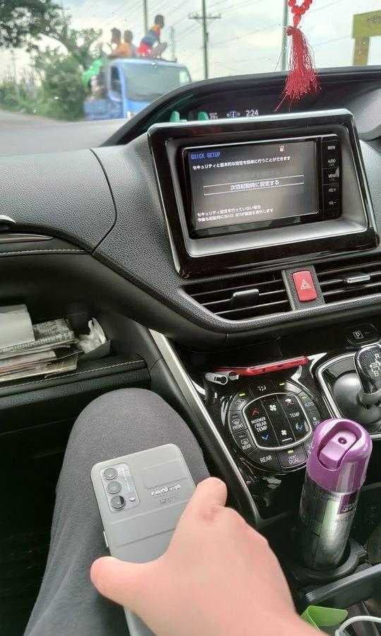 Опубликовано живое фото Realme GT Master Edition в руках пользователя