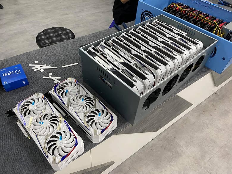 Очень редкие GeForce RTX 3080 из серии Asus Gundam собирают в майнинговые фермы