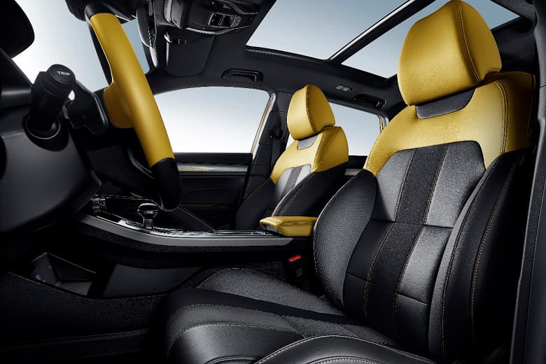 Представлен новый Geely Coolray с огромным экраном, кожаным салоном и атмосферной подсветкой