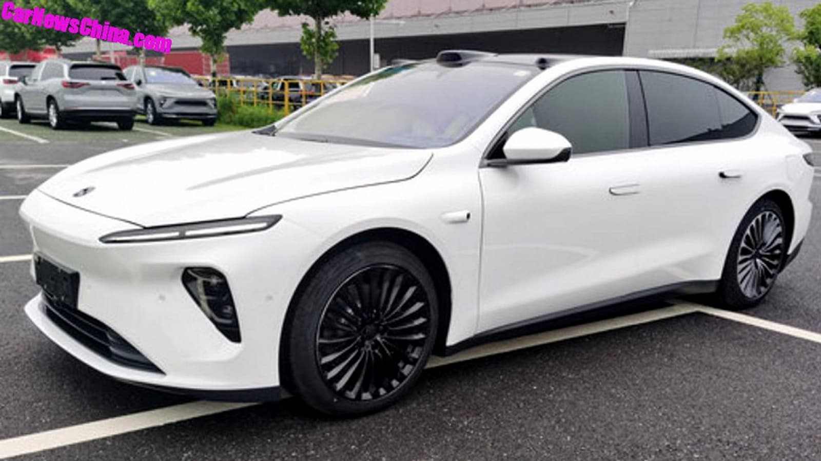 Конкурент Tesla Model S предлагает разгон до «сотни» за 3,9 с и запас хода 1000 км. Первое живое фото Nio ET7