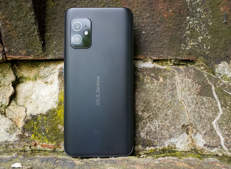 Компактный флагман 2021 года получил весьма неплохой экран. Дисплей Asus ZenFone 8 оценили немногим ниже iPhone 11 Pro Max