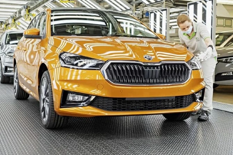 С конвейера Skoda сошёл первый автомобиль Skoda Fabia четвертого поколения 