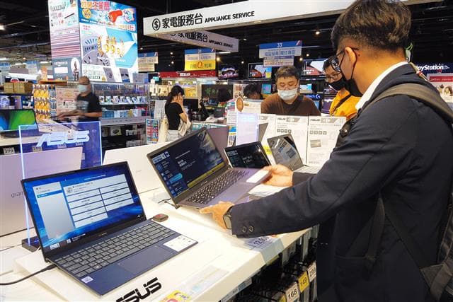 По прогнозу Sigmaintell, в 2022 году будет отгружено более 7 млн панелей AMOLED для ноутбуков