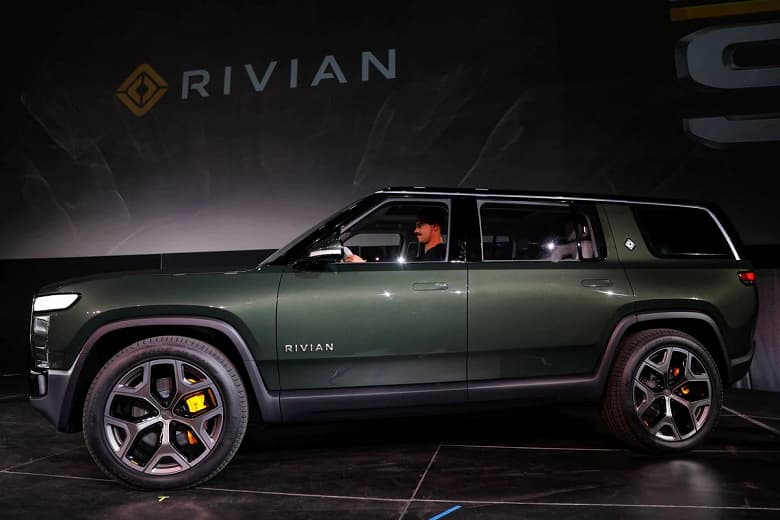 Rivian снова откладывает поставки электромобилей