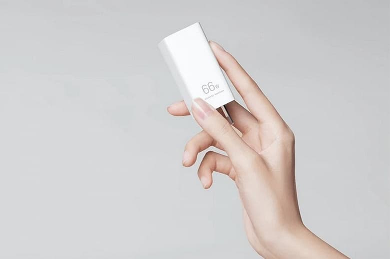 Очень маленькое мощное зарядное устройство с тремя портами USB. Представлено ЗУ Huawei 66W SuperCharge GaN Multi-port Charger