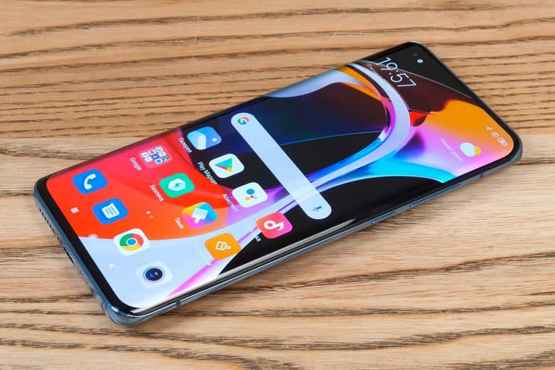 Xiaomi 12 получит три камеры разрешением по 50 Мп и перископный модуль с 5-кратным зумом