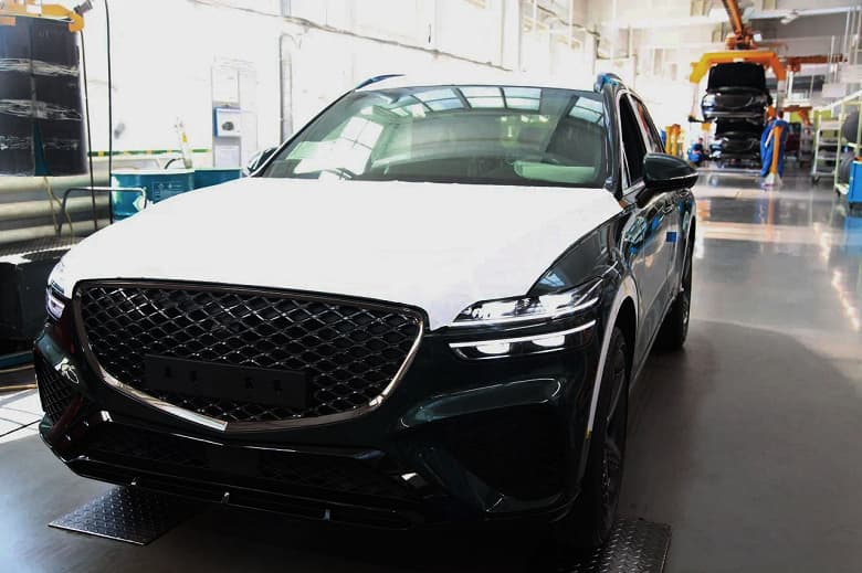 В России запустили серийное производство кроссовера Genesis GV70