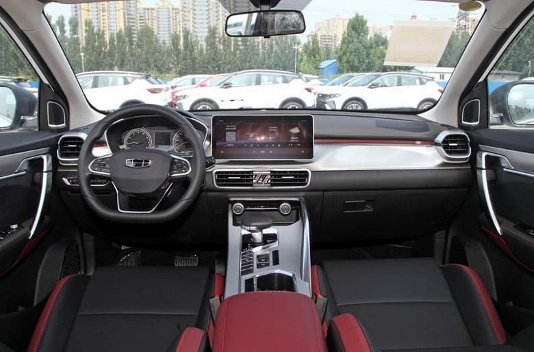 Новый Geely Coolray с огромным экраном, двигателем Volvo и атмосферной подсветкой уже доступен в Китае