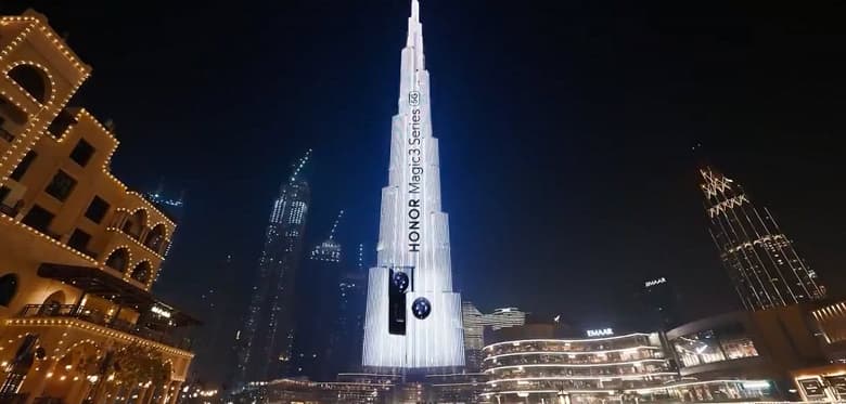 Гигантский Honor Magic3 показали на небоскребе Бурдж-Халифа