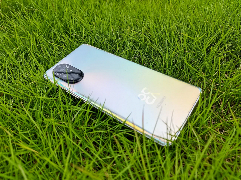 EMUI 12, OLED, 90 Гц, 64 Мп и 66 Вт. В России Huawei Nova 8 уже можно заказать и получить щедрый подарок