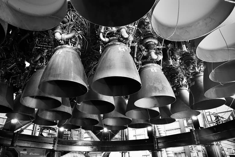 Илон Маск показал 29 двигателей SpaceX Raptor на огромной ракете Super Heavy перед её первым орбитальным запуском Илон Маск показал 29 двигателей SpaceX Raptor на огромной ракете Super Heavy перед её первым орбитальным запуском