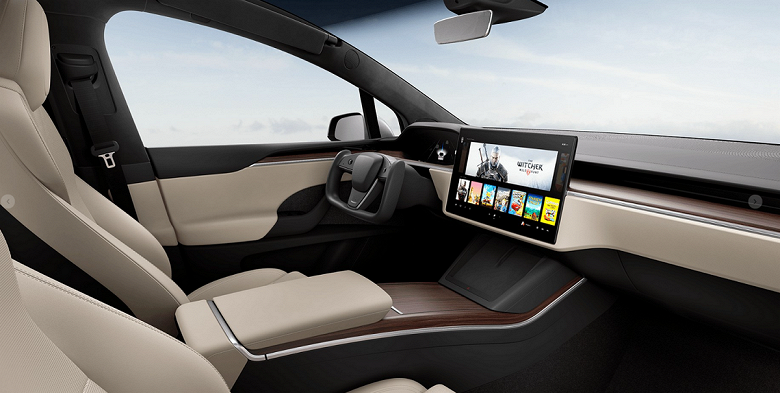 Автомобили Tesla подорожали, в компании никак не объяснили поднятие цен