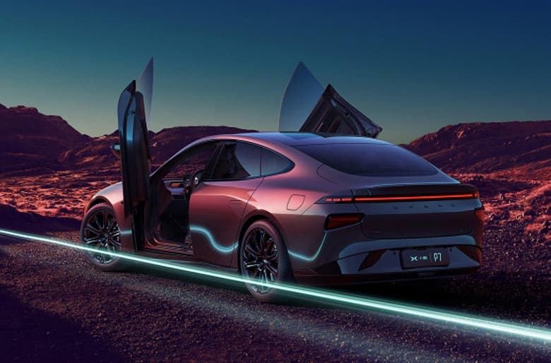 Электромобиль с запасом хода 700 км приехал в Европу: Xpeng начала поставки флагманского седана P7