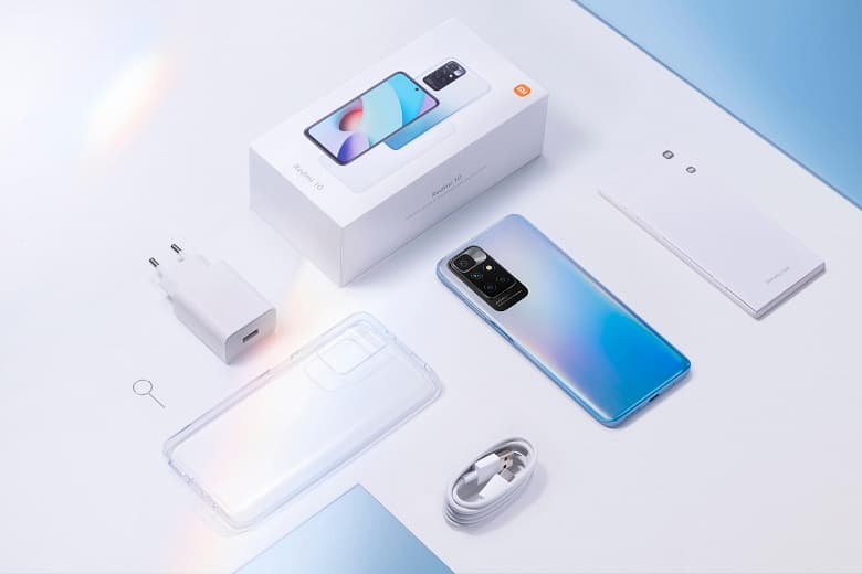 Новенький Redmi 10 с камерой в духе Xiaomi Mi 10 Ultra тоже получил зарядное устройство: официальные фото упаковки и комплекта поставки