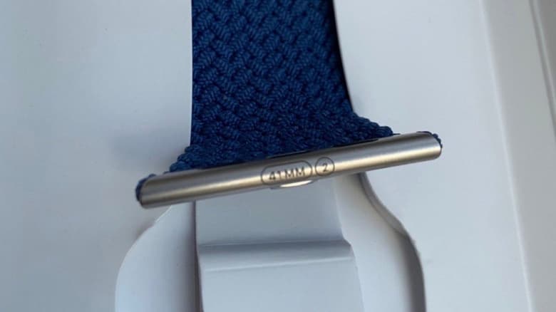 Массовое производство началось: ремешки «подросших» Apple Watch Series 7 на фото