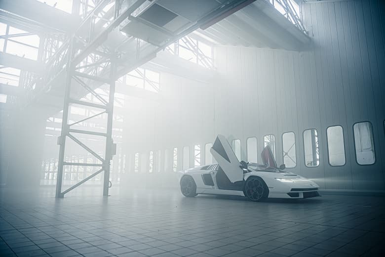 Культовый Lamborghini Countach 1980-х годов вернулся в виде гибрида