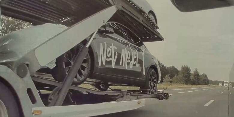 Удивительное рядом: Tesla привезла в Европу кроссоверы Not Model Y