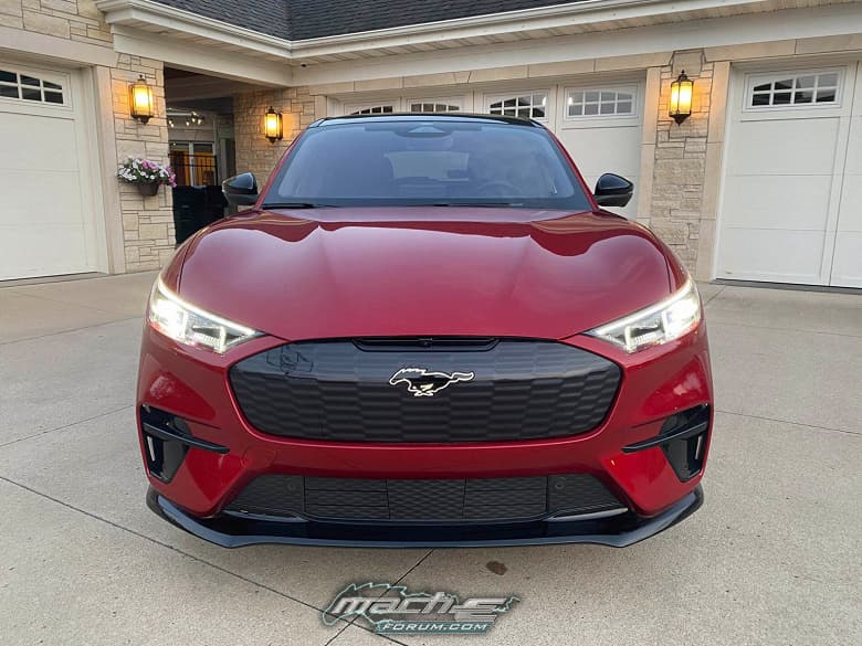 До 100 км/ч за 3,5 с: электромобили Ford Mustang Mach-E GT начали поставляться раньше обещанного