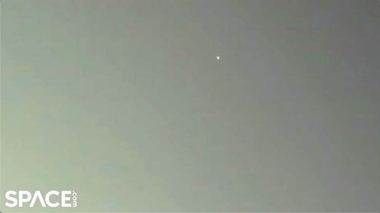 Perseverance не только роется в земле: ровер заснял крошечный спутник Марса — Деймос