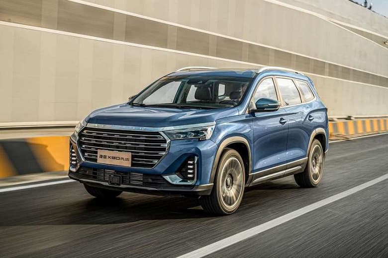 Трёхрядный кроссовер с адаптивным круиз-контролем, системой автоматического торможения и беспроводной зарядкой чуть дороже $20 тыс. Jetour X90 Plus уже продаётся в разных странах мира