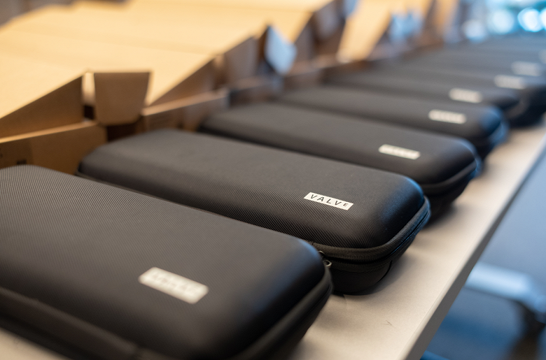 Первая партия игровой приставки Steam Deck уже в пути. Правда, пока консоли получают лишь разработчики