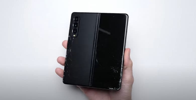 Как Samsung Galaxy Z Fold3 переживёт падение с высоты до полутора метров Как Samsung Galaxy Z Fold3 переживёт падение с высоты до полутора метров