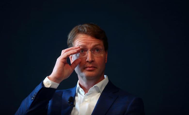 Из-за нехватки микросхем покупателям приходится ждать автомобили Mercedes-Benz больше года