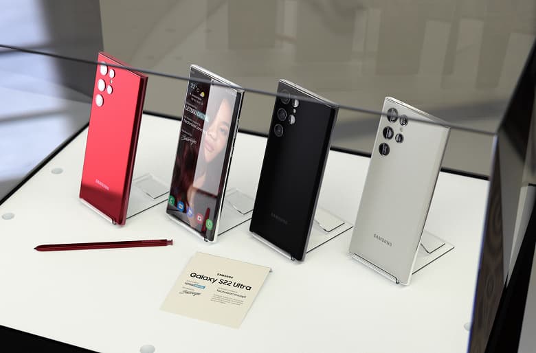 Появились первые фотореалистичные изображения Samsung Galaxy S22 Ultra со стилусом