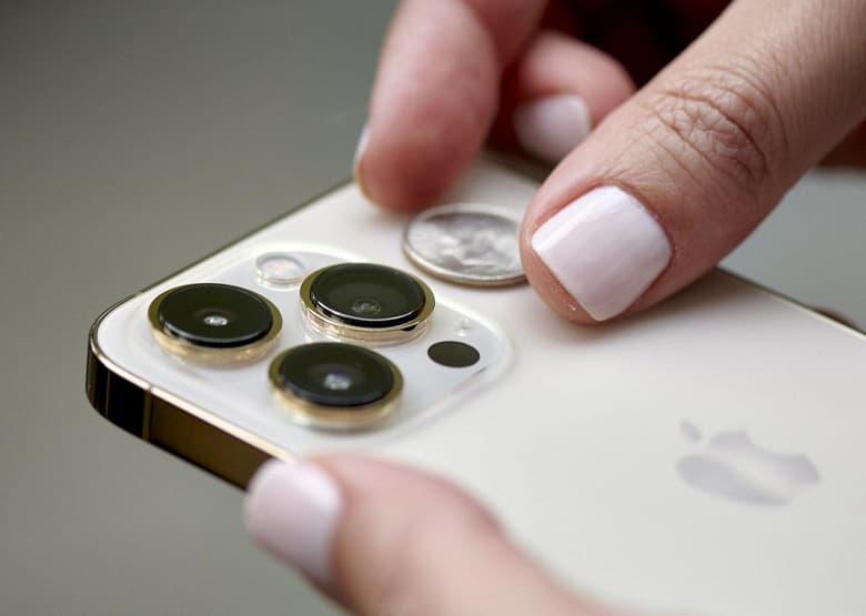 Поставки iPhone 13 под угрозой, Nike и Adidas приостановили производство: миллионы рабочих покидают заводы во Вьетнаме из-за пандемии Поставки iPhone 13 под угрозой, Nike и Adidas приостановили производство: миллионы рабочих покидают заводы во Вьетнаме из-за пандемии