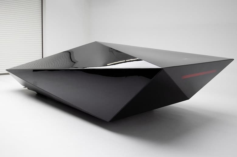 Уникальный «низкополигональный» электромобиль United Nude Lo-Res Concept EV выставлен на продажу