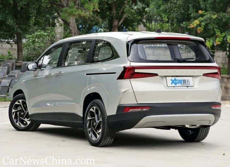 Представлен доступный семиместный Hyundai на базе Kia Carnival