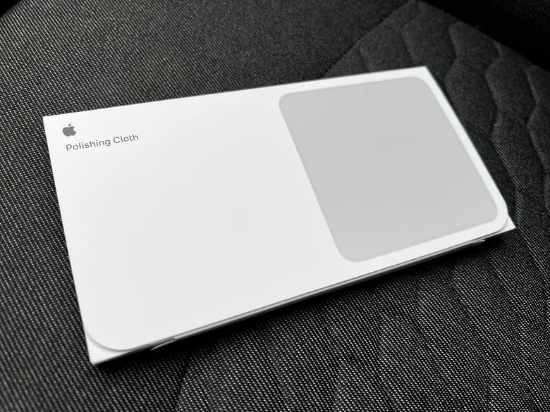 «Интересно, что стоит больше: ткань или упаковка? А как же защита об окружающей среде?». Пользователи критикуют упаковку для салфетки Apple