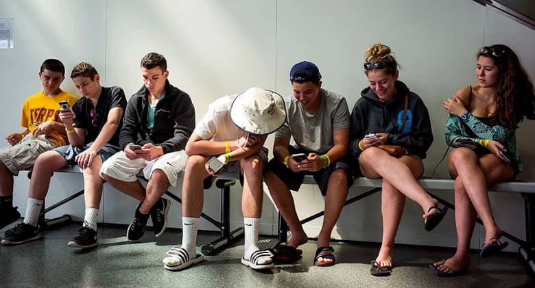 iPhone – любимый смартфон подростков в США. Им пользуется 87% американских тинейджеров