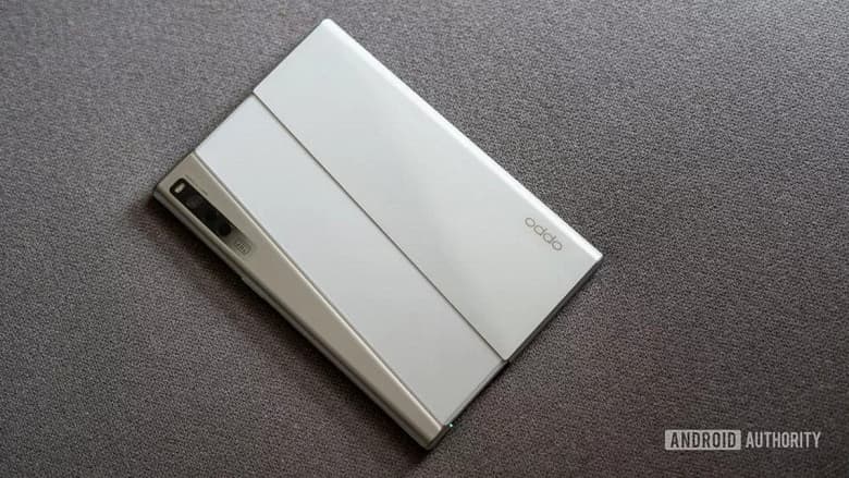 Настоящий конкурент для Samsung Galaxy Z Fold3? Oppo готовит гибкий смартфон в таком же форм-факторе Настоящий конкурент для Samsung Galaxy Z Fold3? Oppo готовит гибкий смартфон в таком же форм-факторе