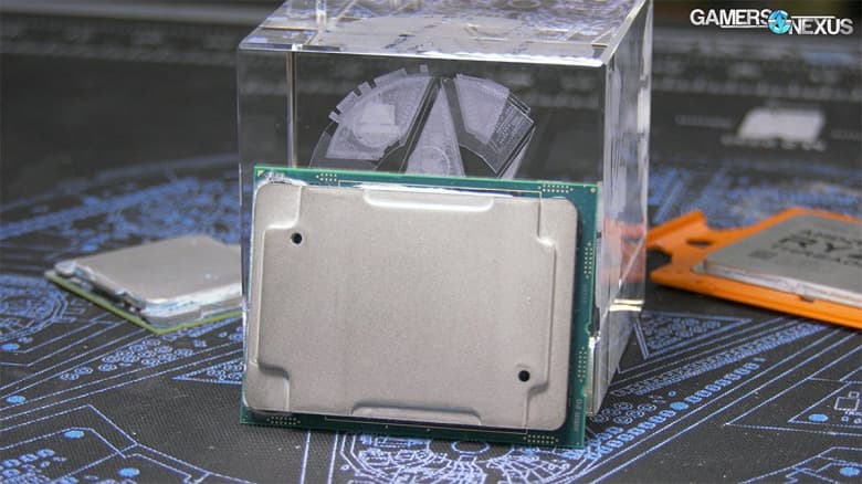 Intel снимает с производства один из своих самых странных процессоров последних лет. Xeon W-3175X просуществовал на рынке три года Intel снимает с производства один из своих самых странных процессоров последних лет. Xeon W-3175X просуществовал на рынке три года