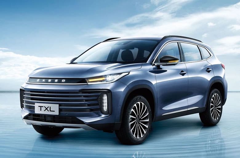 Два объединённых 12,3-дюймовых экрана и полный привод. В России стартовали продажи нового кроссовера Exeed TXL