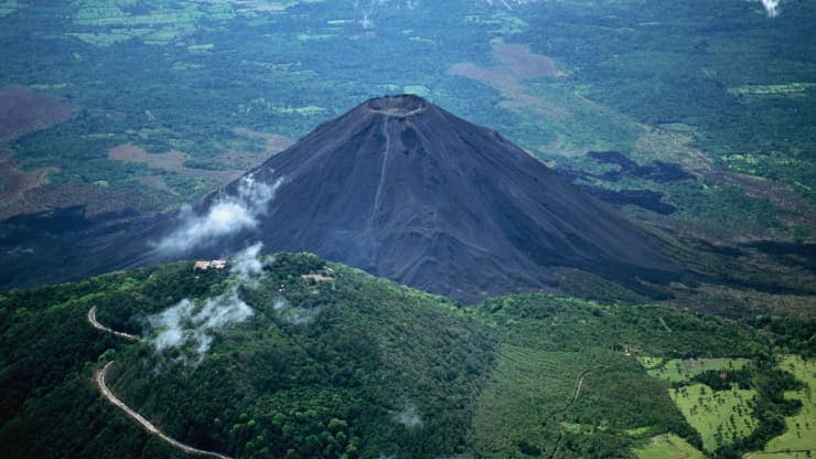 Первые биткойны, добытые «из вулканов». Сальвадор приступил к майнингу Первые биткойны, добытые «из вулканов». Сальвадор приступил к майнингу