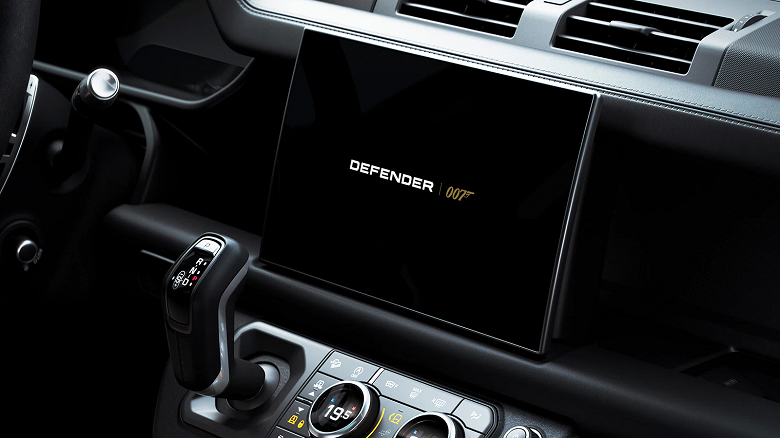 Не время умирать: в России можно заказать специальную версию Land Rover Defender V8 в стиле Джеймса Бонда