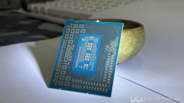 Флагманский 16-ядерный Intel Core i9-12900K позирует на качественных фото за месяц до анонса
