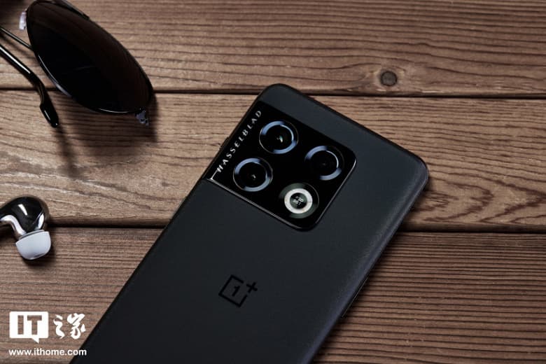 OnePlus улучшила камеру OnePlus 10 Pro. Компания выпустила уже вторую версию прошивки ColorOS 12.1 для своего флагмана