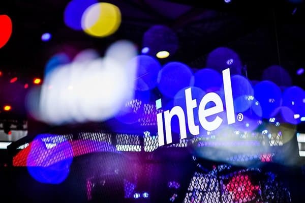 Топовая видеокарта Intel Arc Alchemist получила память Samsung GDDR6 частотой 16 ГГц