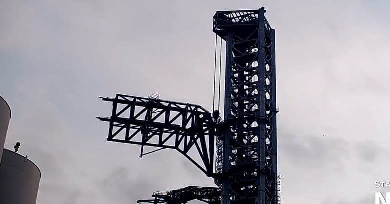 Илон Маск показал 140-метровую «Мехазиллу» в реальности Илон Маск показал 140-метровую «Мехазиллу» в реальности