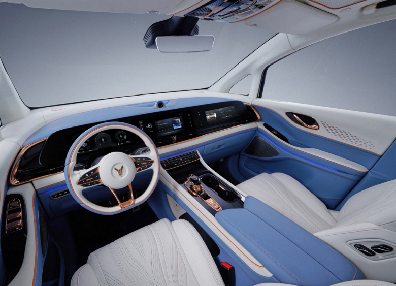 Огромные «ноздри» как у BMW, всплывающие экраны и адаптивная подвеска. Самый быстрый в мире минивэн Dongfeng Lantu Dreamer начал сходить с конвейера