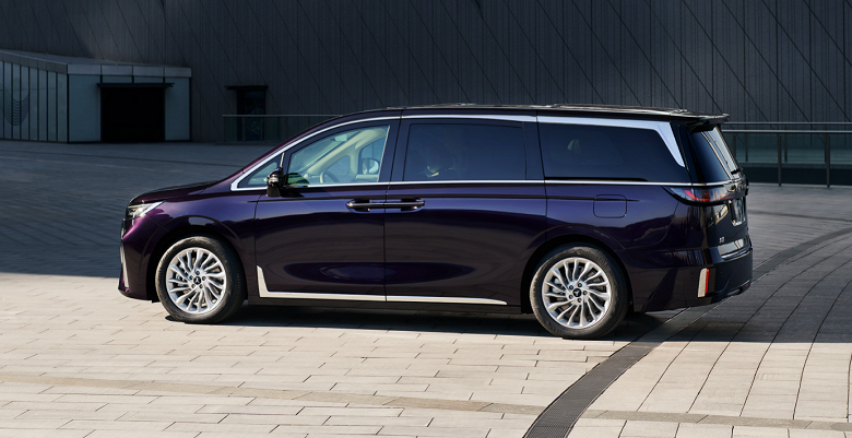 Огромные «ноздри» как у BMW, всплывающие экраны и адаптивная подвеска. Самый быстрый в мире минивэн Dongfeng Lantu Dreamer начал сходить с конвейера