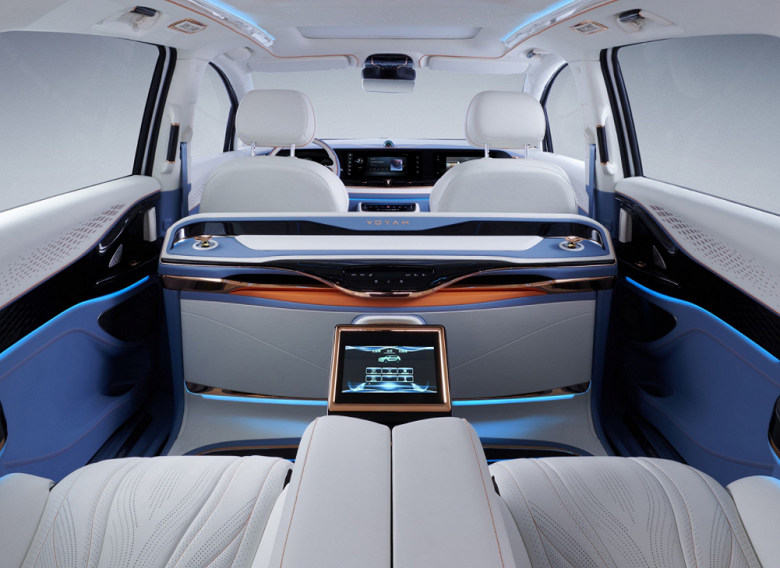 Огромные «ноздри» как у BMW, всплывающие экраны и адаптивная подвеска. Самый быстрый в мире минивэн Dongfeng Lantu Dreamer начал сходить с конвейера