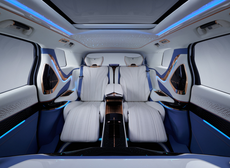 Огромные «ноздри» как у BMW, всплывающие экраны и адаптивная подвеска. Самый быстрый в мире минивэн Dongfeng Lantu Dreamer начал сходить с конвейера