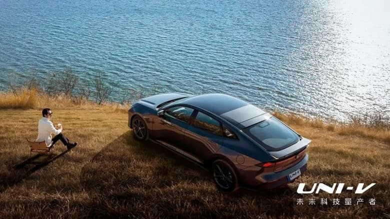 Интересный конкурент Skoda Octavia с выдвижными ручками и спойлером чуть дороже 20 тыс. долларов. Changan Uni-V уже доступен для предварительного заказа в Китае