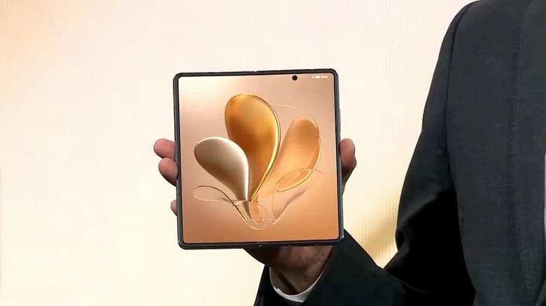 Первый складной смартфон Honor — Magic V — поступает в продажу. Спекулянты подняли цены вдвое